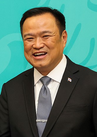 アヌティン・チャーンウィーラクン首相